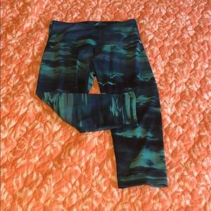 Old Navy active Capri leggings size L